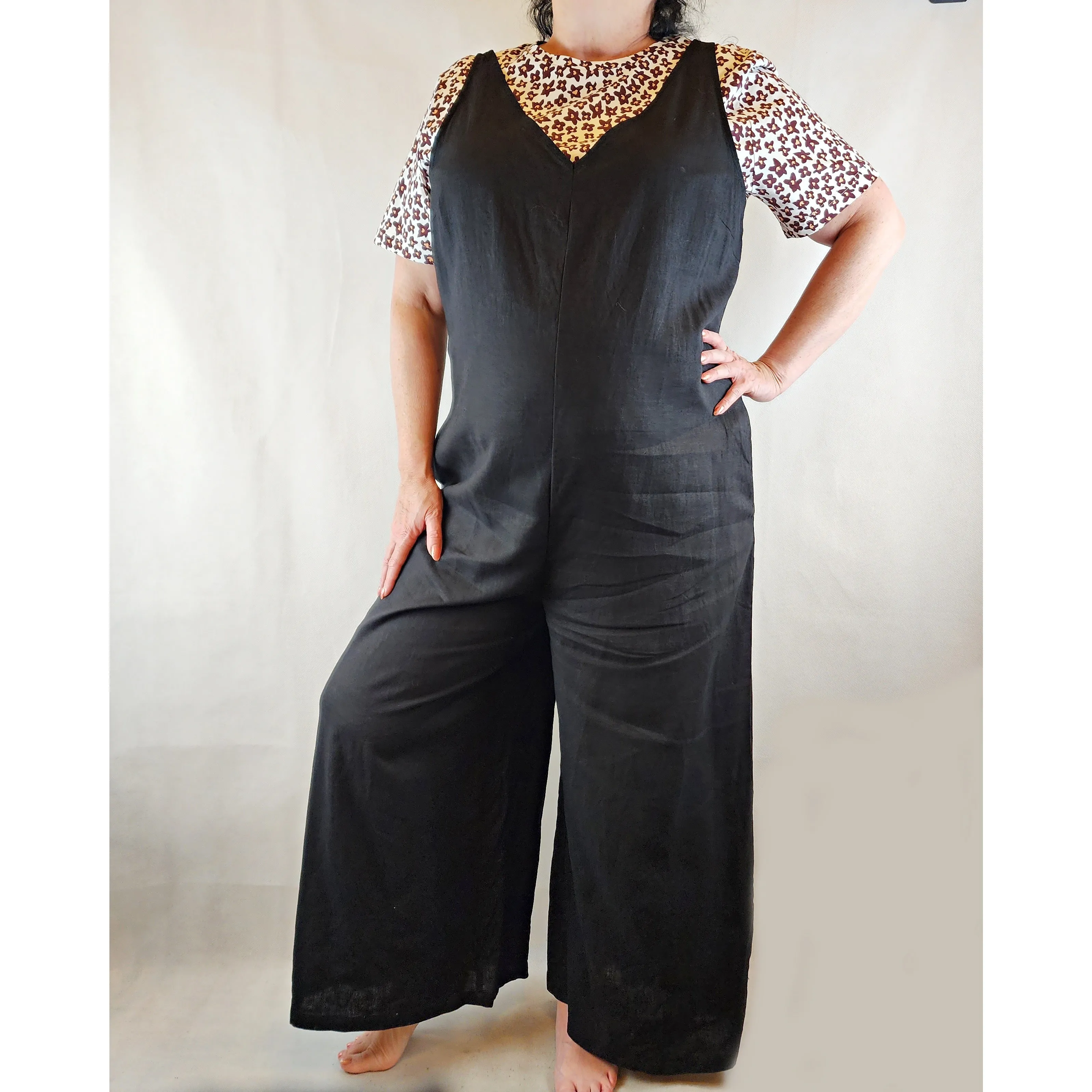 Black pre-owned linen feel sleeveless jumpsuit with pockets size XL (best fits size 16)