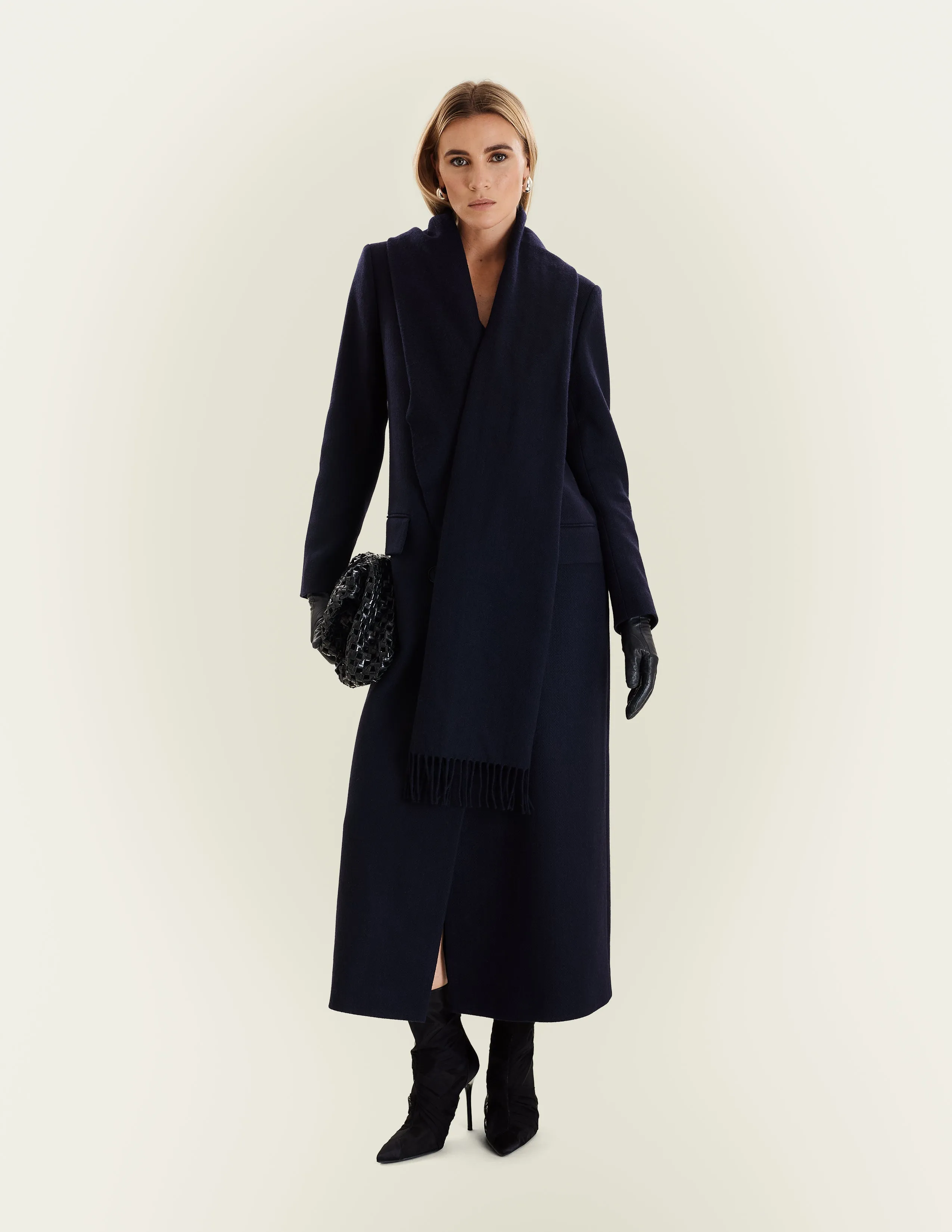 COCOON SCARF IN NAVY BLUE