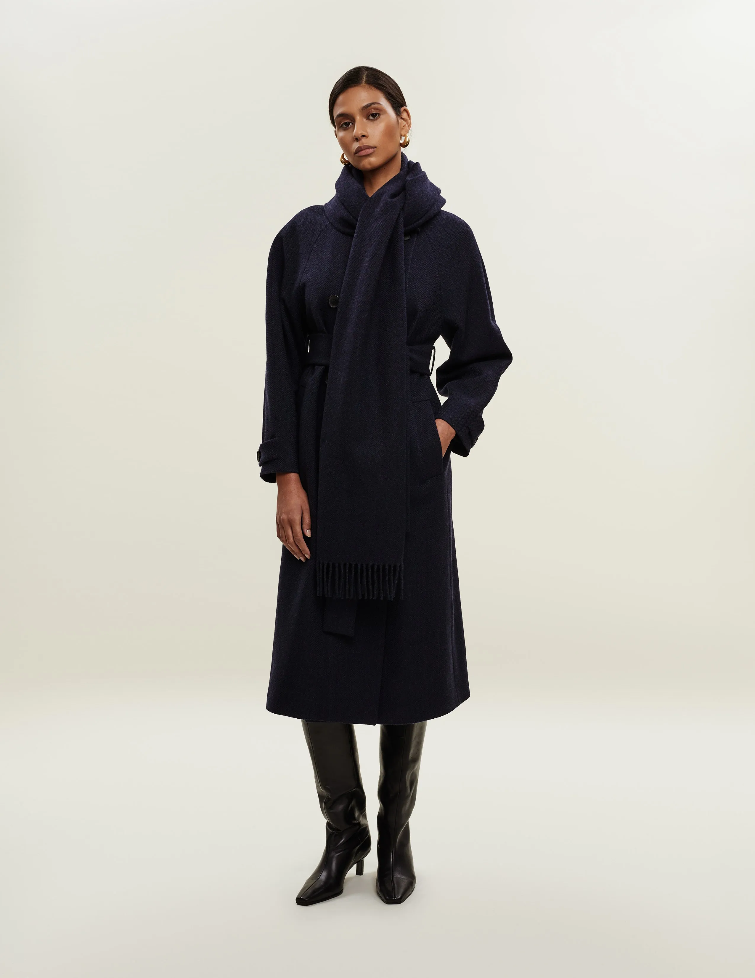 COCOON SCARF IN NAVY BLUE