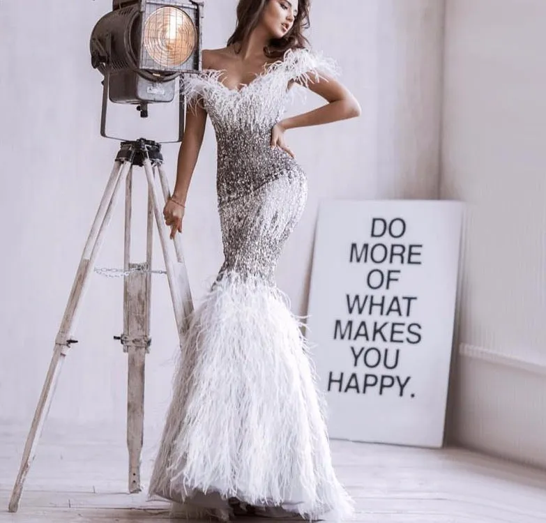 Dubai Design Grey Luxury Sexy Evening Dresses Crystal Feathers Off Shoulder Formal Dress