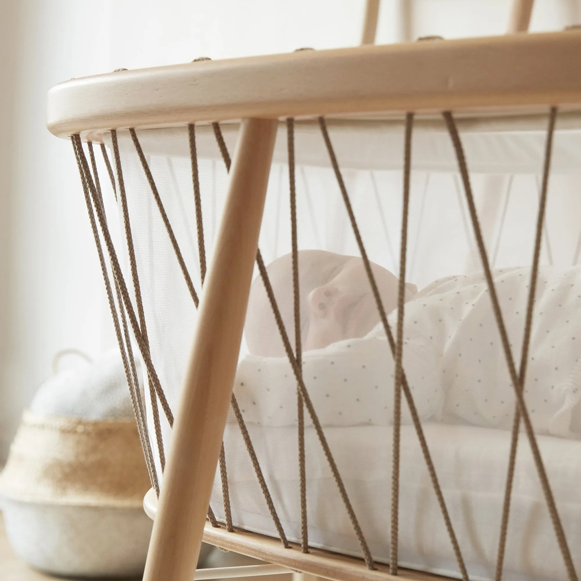 KUMI Mesh Bassinet with Mattress by Charlie Crane