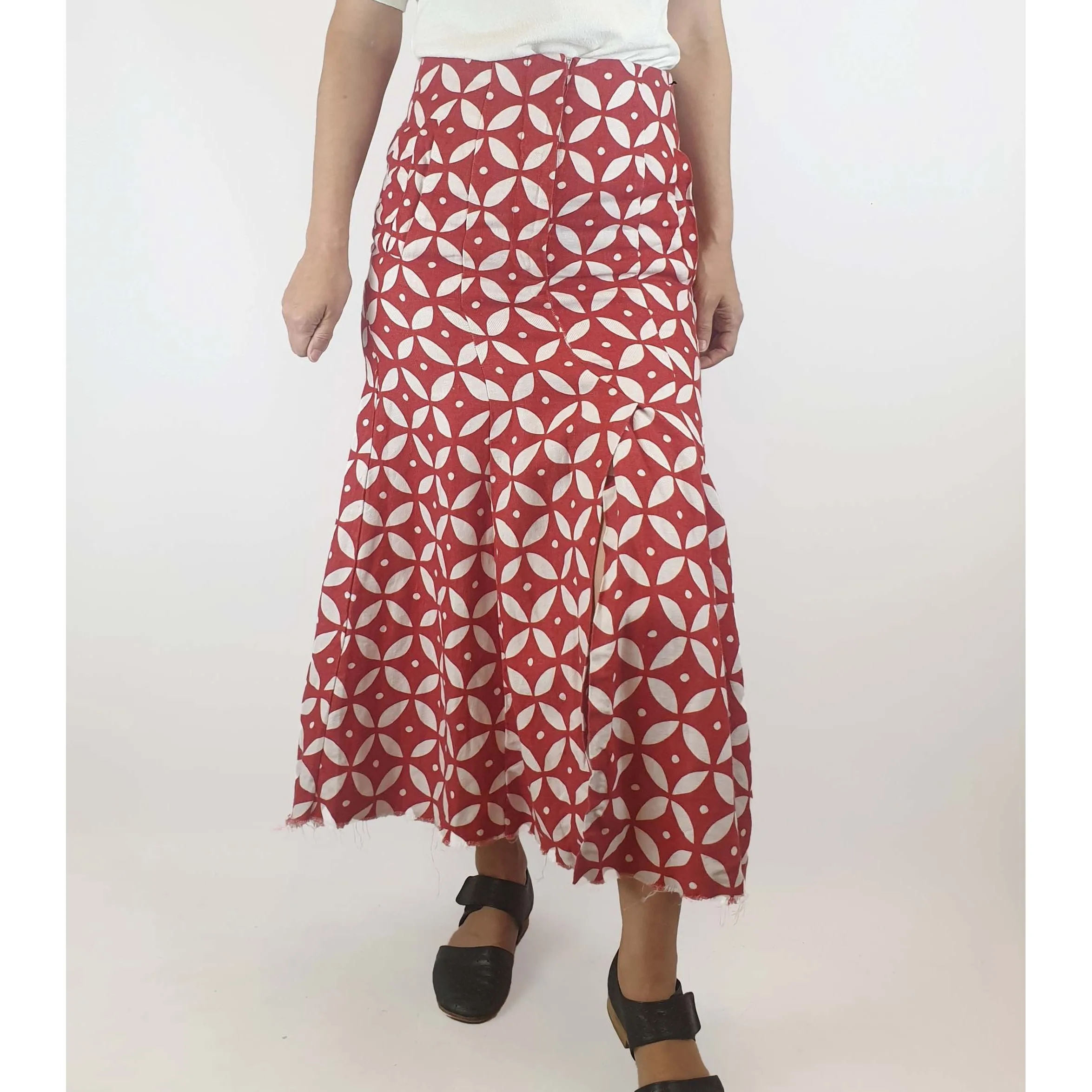 Lee Mathews preloved red 100% linen skirt with pretty white print size ) (best fits size 6-8)