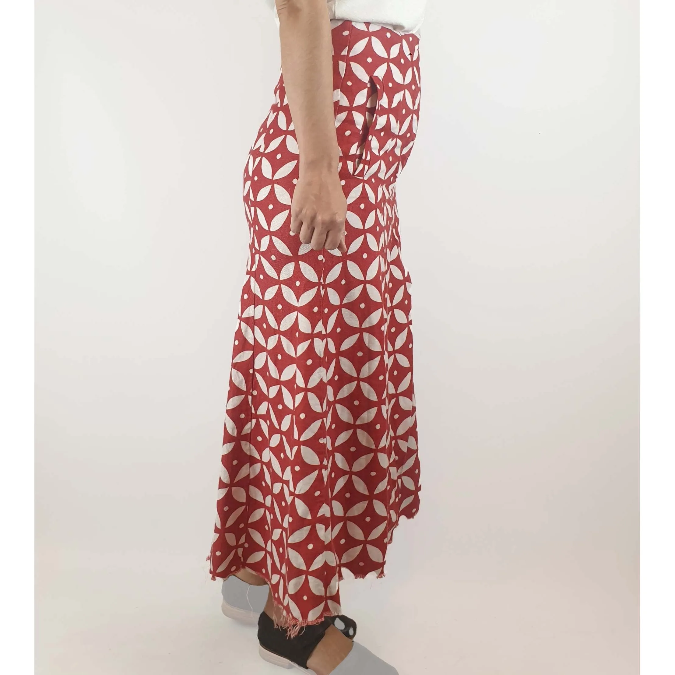 Lee Mathews preloved red 100% linen skirt with pretty white print size ) (best fits size 6-8)