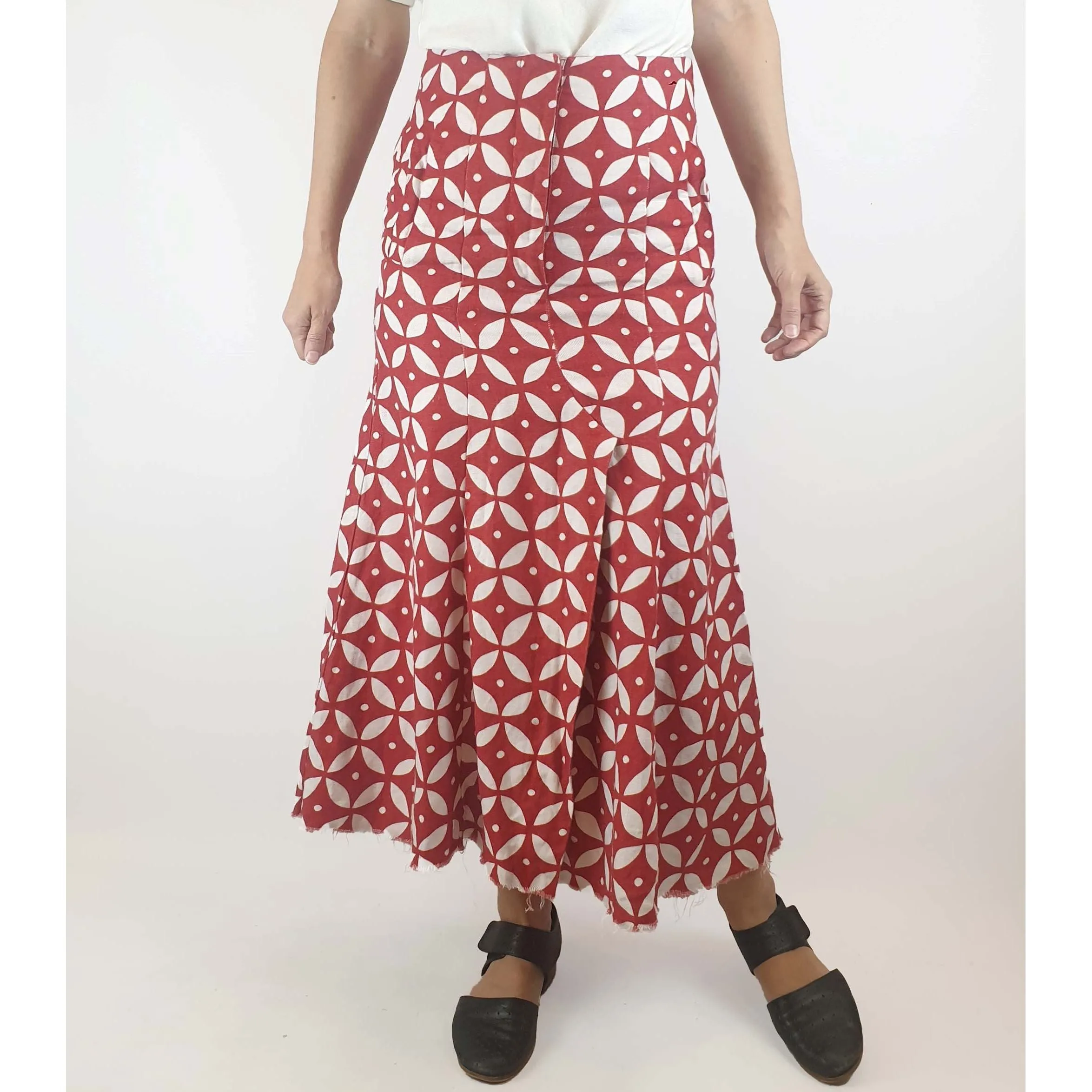 Lee Mathews preloved red 100% linen skirt with pretty white print size ) (best fits size 6-8)
