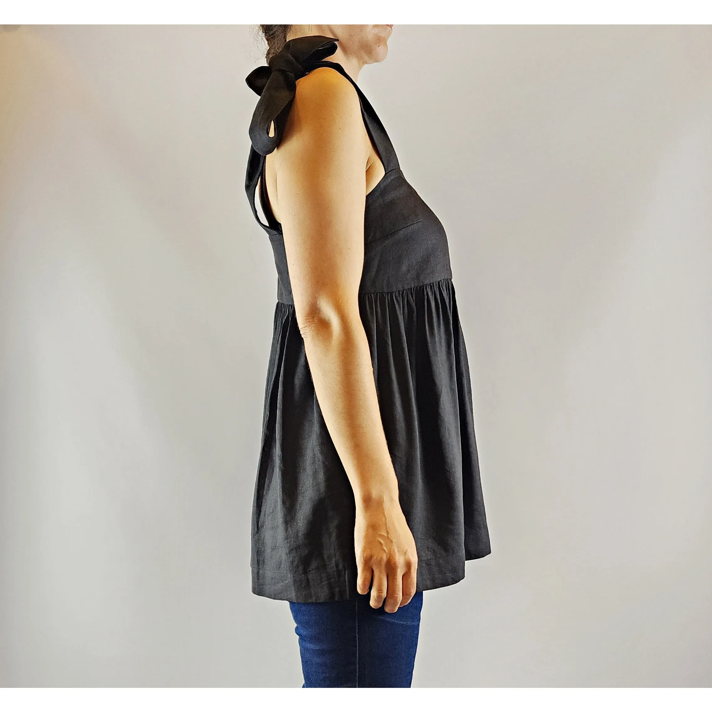 Obus preloved black linen-viscose adjustable sleeveless top size 0 (best fits sizes 6-8)