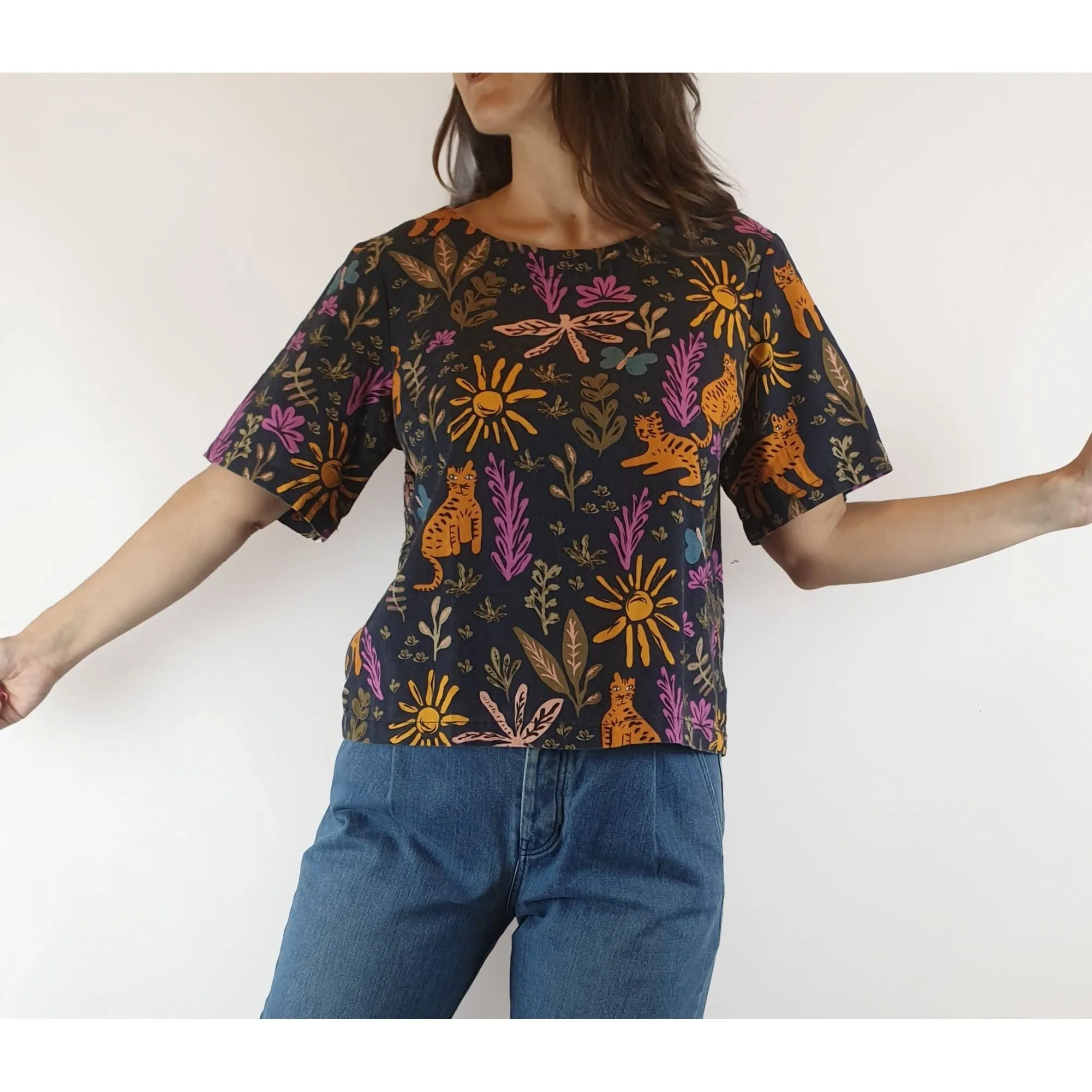 Princess Highway navy linen-cotton top with pretty tiger and flower print size 8