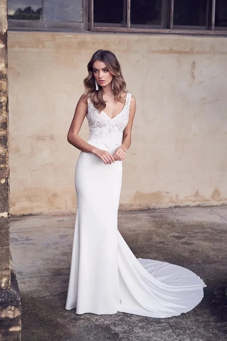 Stunning Fall Sexy V Neckline Wedding Gown Sheath Cut Trumpet Skirt Lace Appliques Made In Chiffon