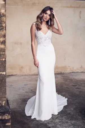 Stunning Fall Sexy V Neckline Wedding Gown Sheath Cut Trumpet Skirt Lace Appliques Made In Chiffon