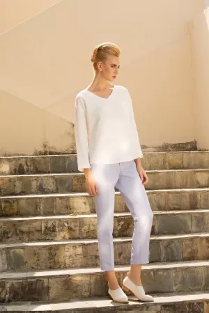 The leisure moment tapered pants in Pastel Blue