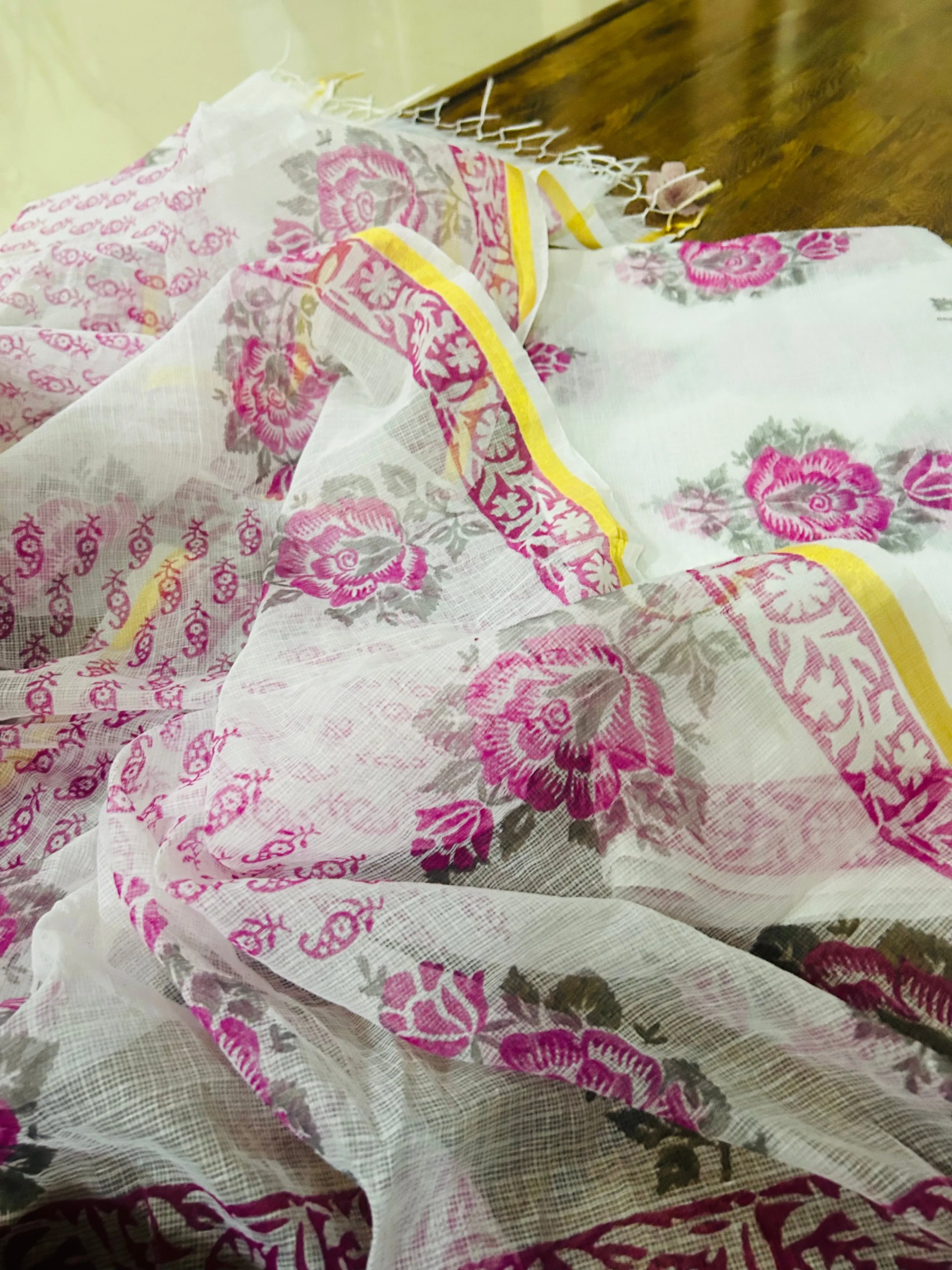 White and pink Kota Doriya Suit